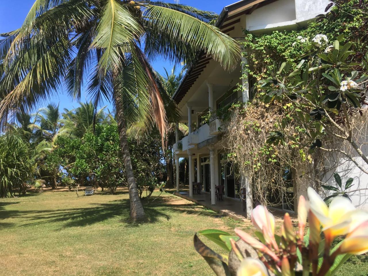 Raja Beach Hotel Balapitiya Dış mekan fotoğraf